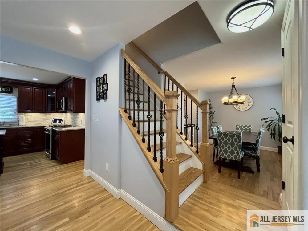8 Tanglewood Lane Colonia, NJ 07067