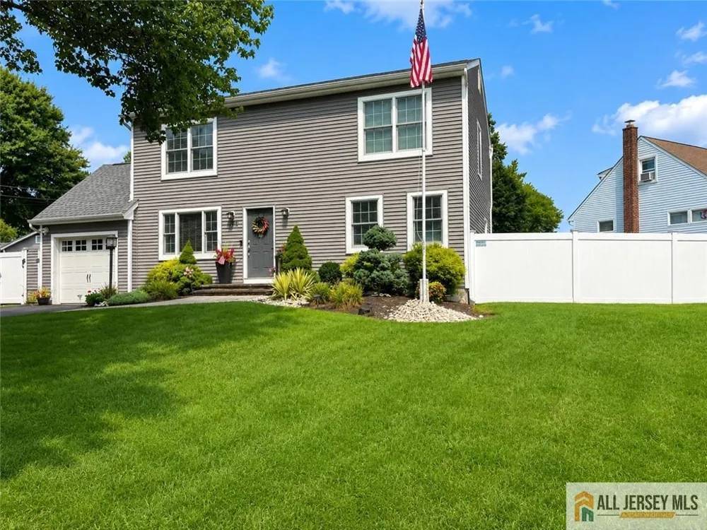 8 Tanglewood Lane Colonia, NJ 07067