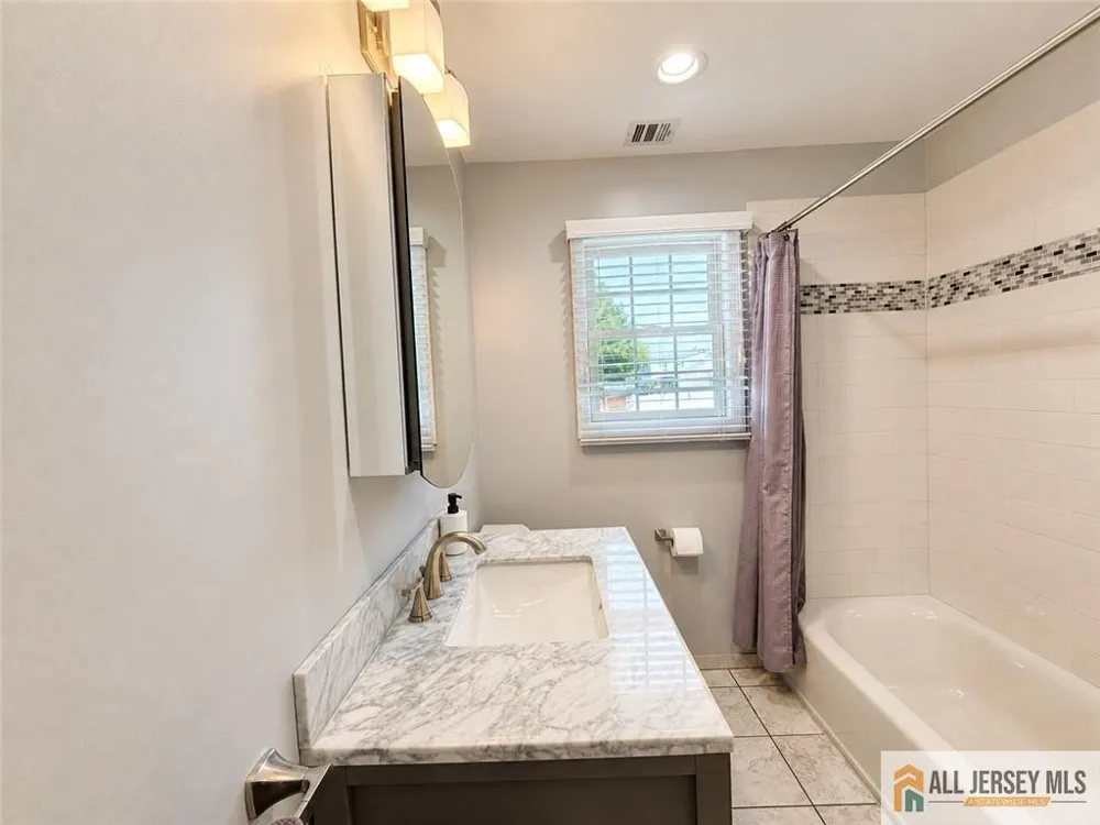 8 Tanglewood Lane Colonia, NJ 07067