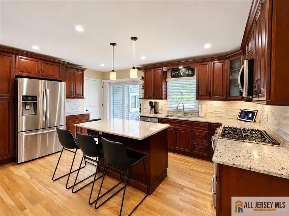 8 Tanglewood Lane Colonia, NJ 07067