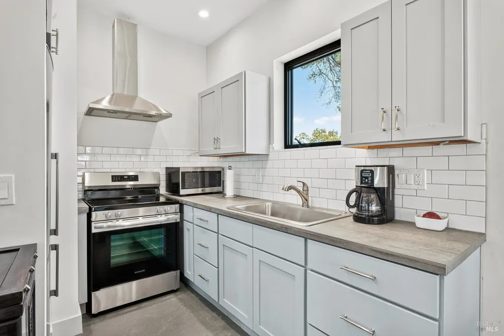 18115 Highlands Ridge Road Yorkville, CA 95494
