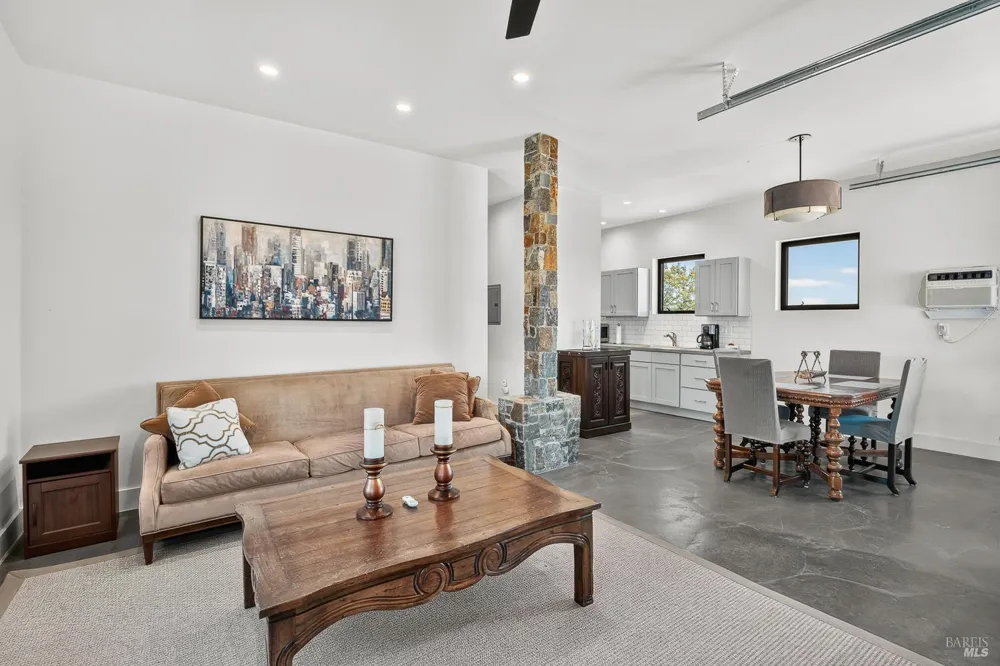 18115 Highlands Ridge Road Yorkville, CA 95494