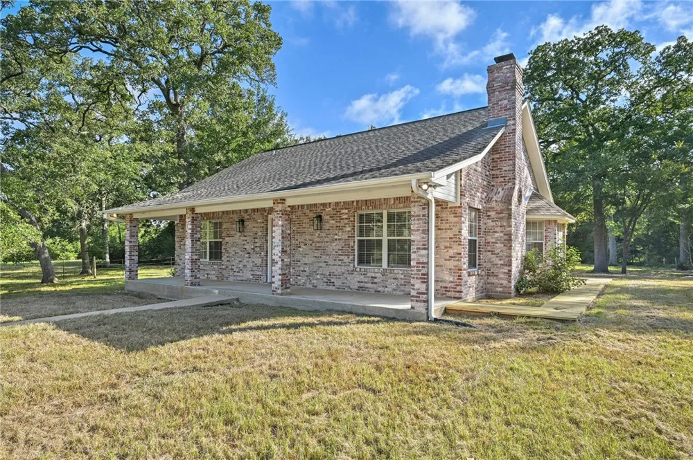8688 Treebrook Lane Bryan, TX 77808