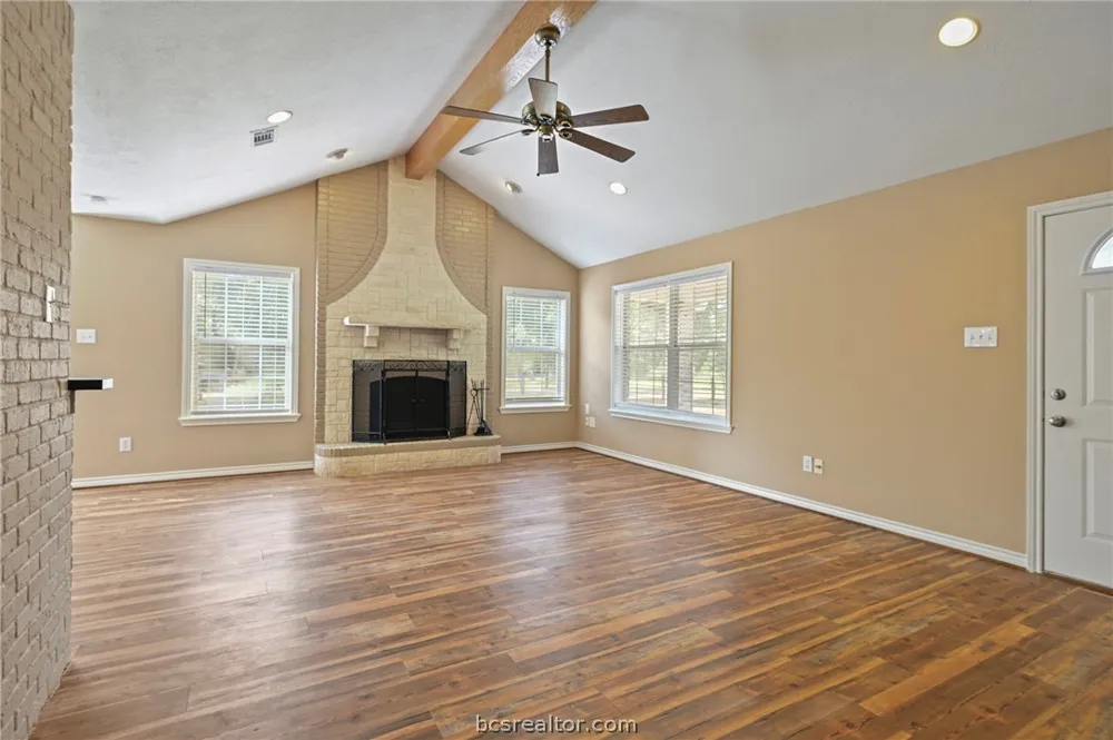 8688 Treebrook Lane Bryan, TX 77808