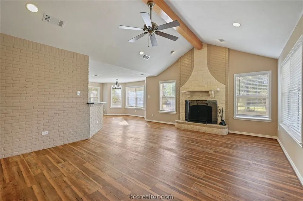 8688 Treebrook Lane Bryan, TX 77808