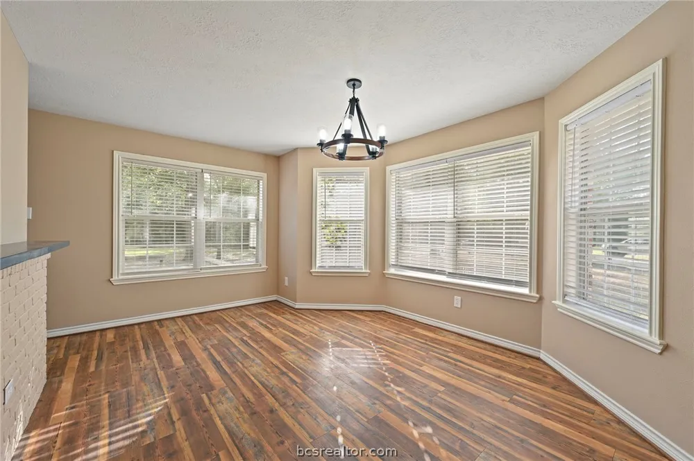 8688 Treebrook Lane Bryan, TX 77808