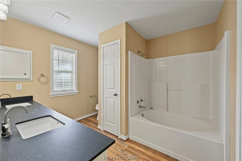 8688 Treebrook Lane Bryan, TX 77808