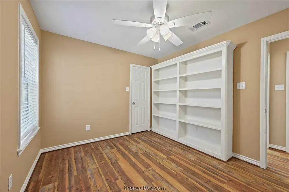 8688 Treebrook Lane Bryan, TX 77808