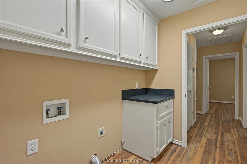 8688 Treebrook Lane Bryan, TX 77808