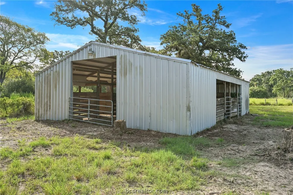 8688 Treebrook Lane Bryan, TX 77808