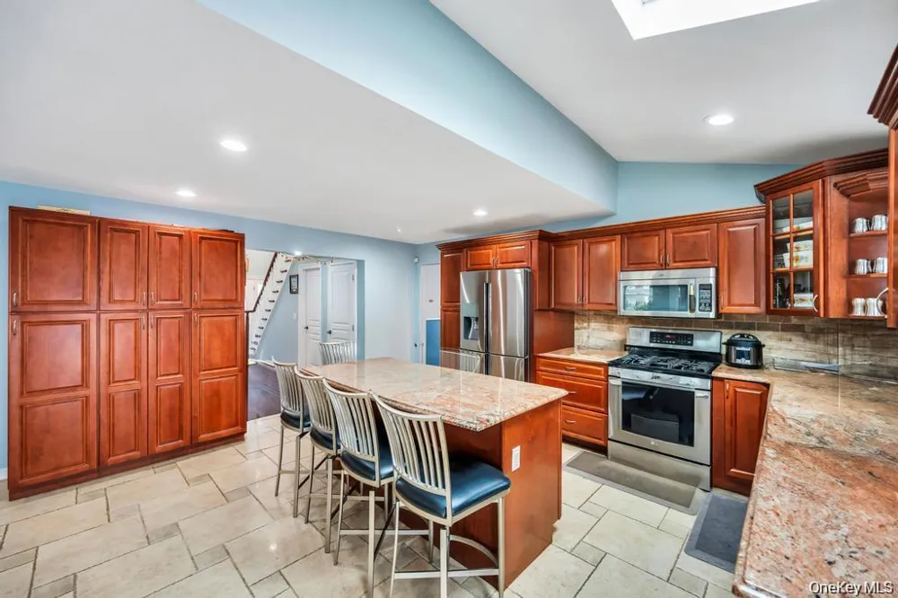6 Garden Circle Syosset, NY 11791