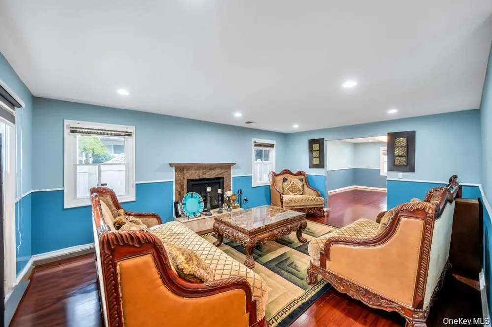 6 Garden Circle Syosset, NY 11791