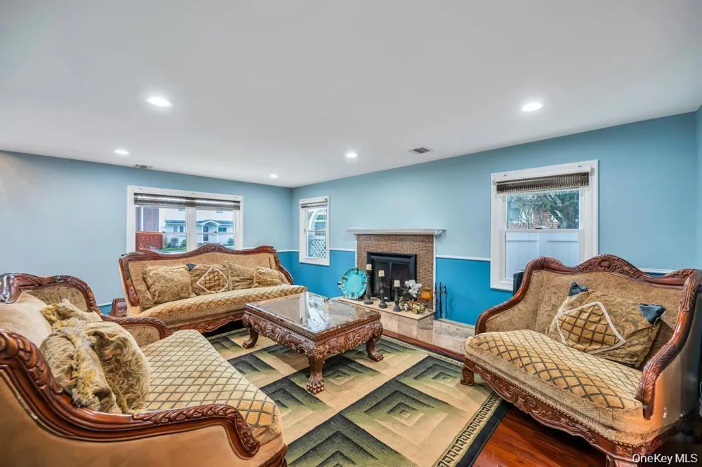 6 Garden Circle Syosset, NY 11791