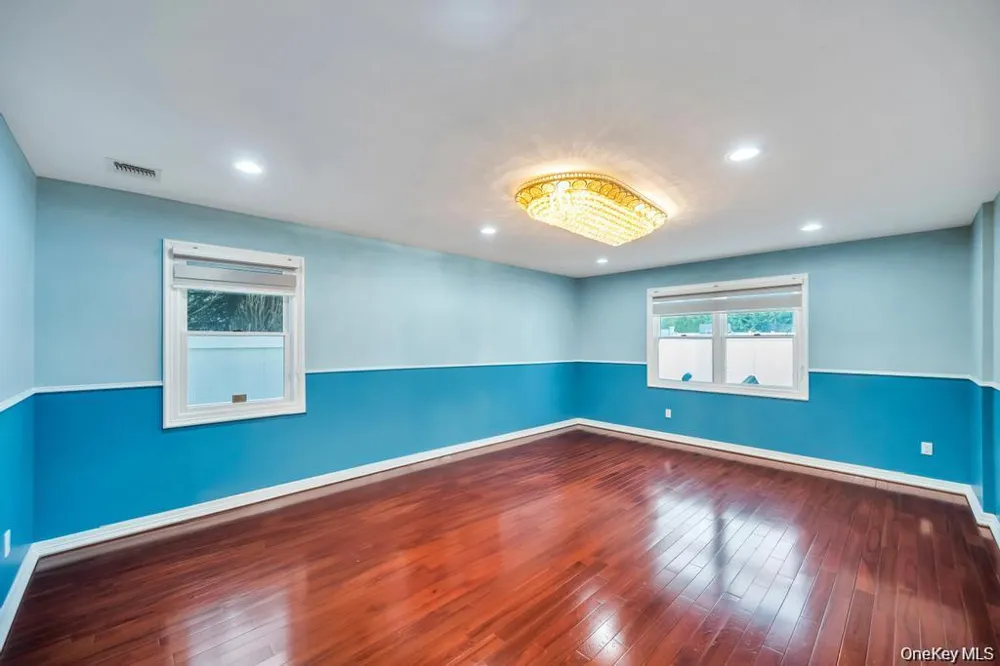 6 Garden Circle Syosset, NY 11791