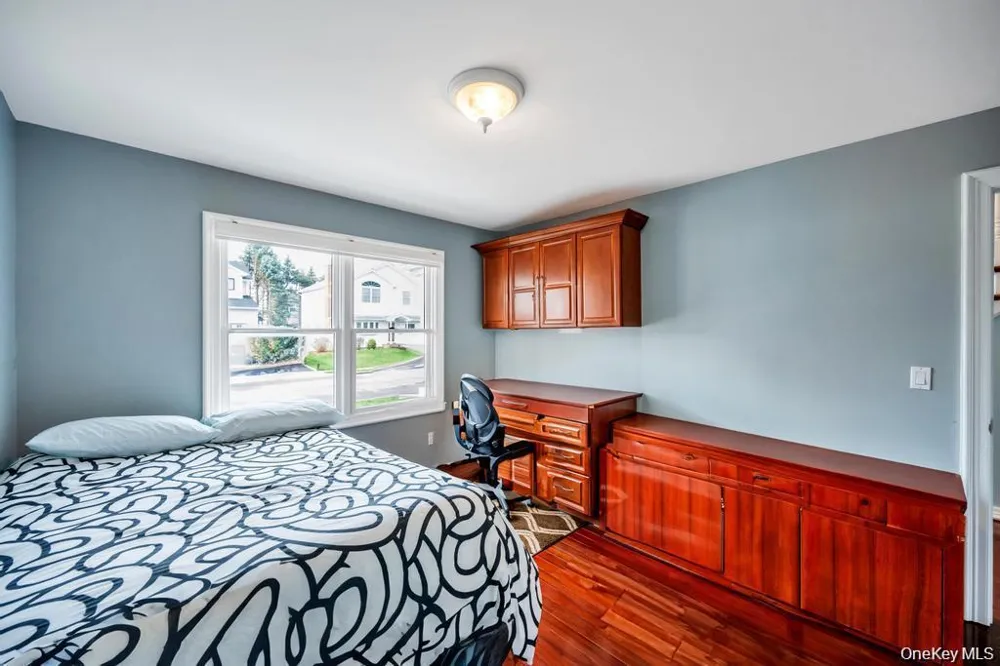 6 Garden Circle Syosset, NY 11791