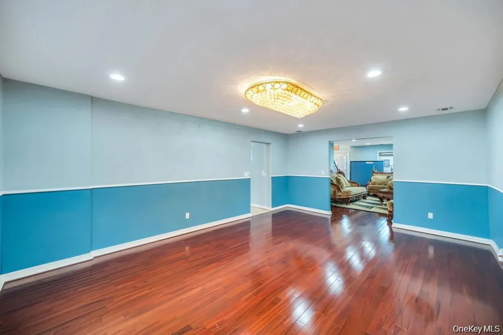 6 Garden Circle Syosset, NY 11791