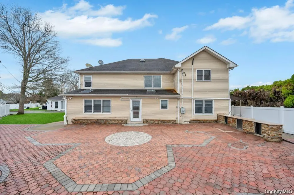 6 Garden Circle Syosset, NY 11791