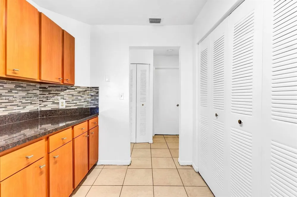 3449 NW 44th St #205 Oakland Park, FL 33309