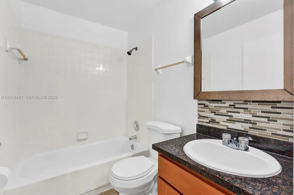 3449 NW 44th St #205 Oakland Park, FL 33309