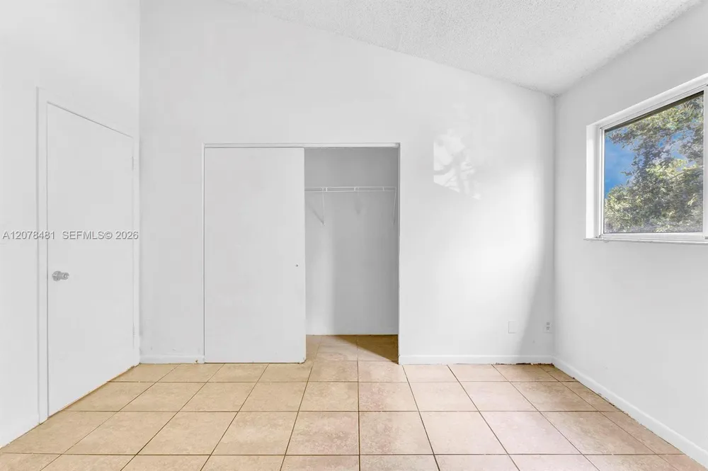3449 NW 44th St #205 Oakland Park, FL 33309