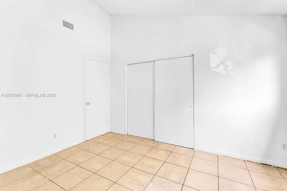 3449 NW 44th St #205 Oakland Park, FL 33309