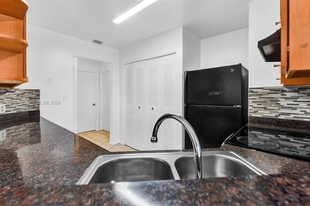 3449 NW 44th St #205 Oakland Park, FL 33309