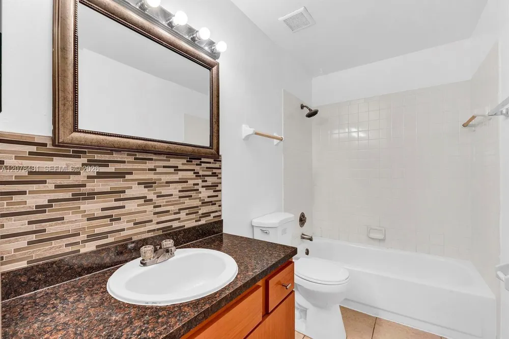 3449 NW 44th St #205 Oakland Park, FL 33309
