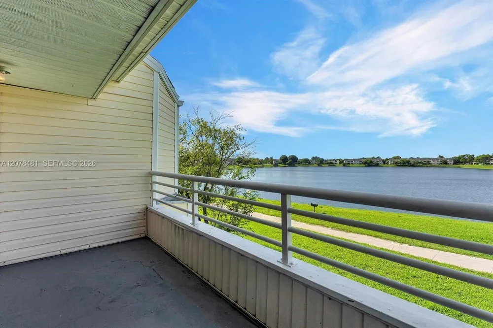 3449 NW 44th St #205 Oakland Park, FL 33309