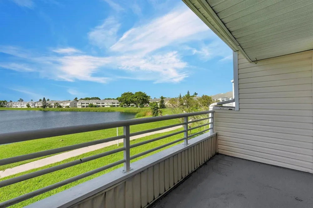 3449 NW 44th St #205 Oakland Park, FL 33309