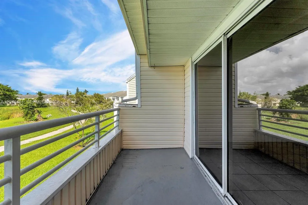 3449 NW 44th St #205 Oakland Park, FL 33309
