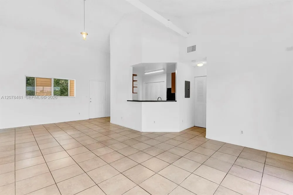 3449 NW 44th St #205 Oakland Park, FL 33309