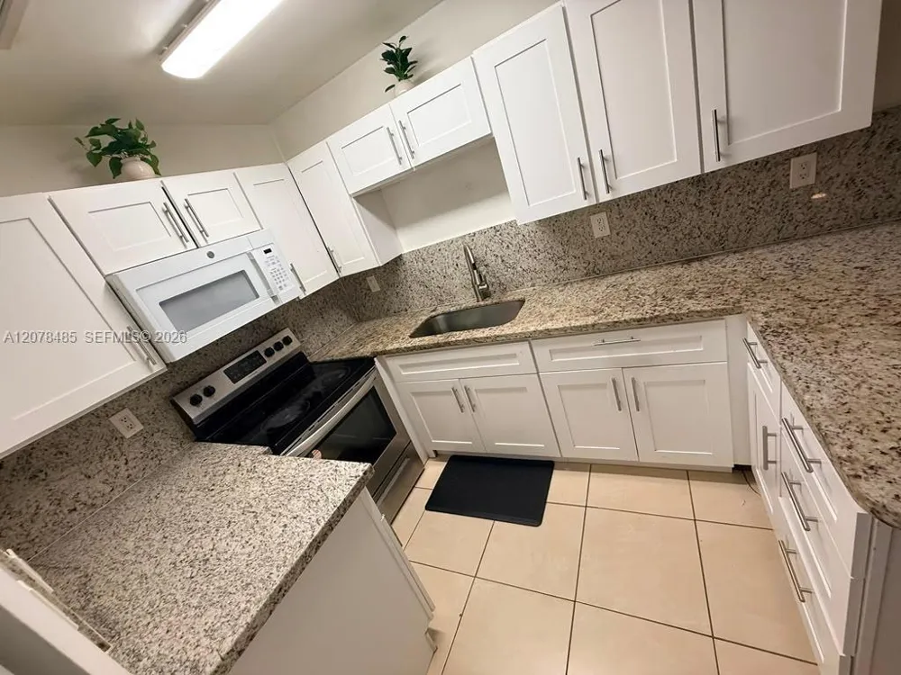 1017 SW 8th St #A Hallandale Beach, FL 33009