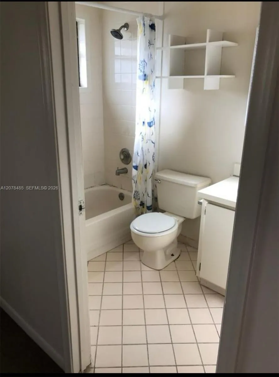 1017 SW 8th St #A Hallandale Beach, FL 33009