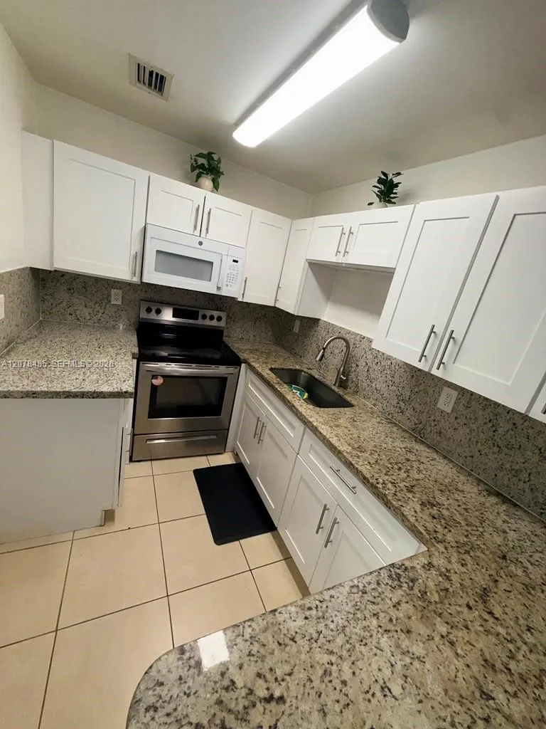 1017 SW 8th St #A Hallandale Beach, FL 33009