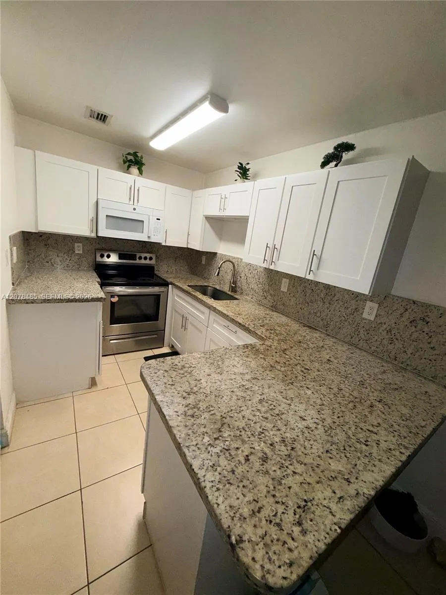1017 SW 8th St #A Hallandale Beach, FL 33009