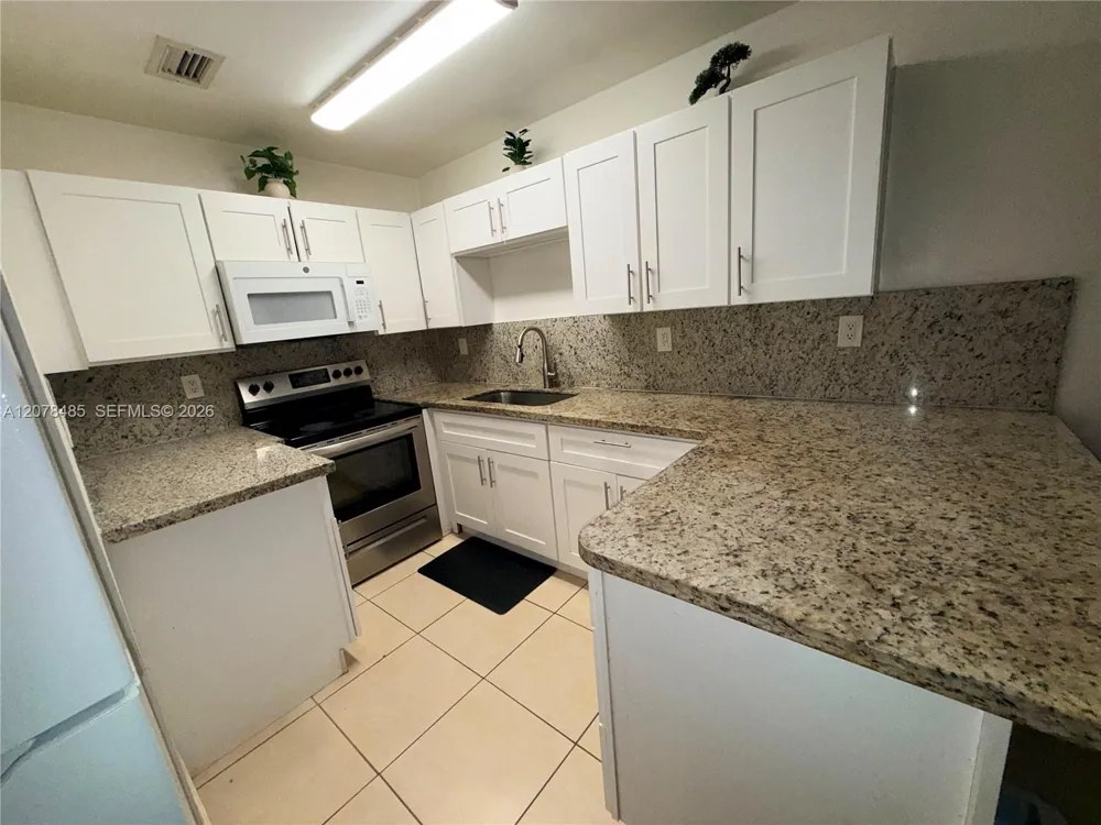 1017 SW 8th St #A Hallandale Beach, FL 33009