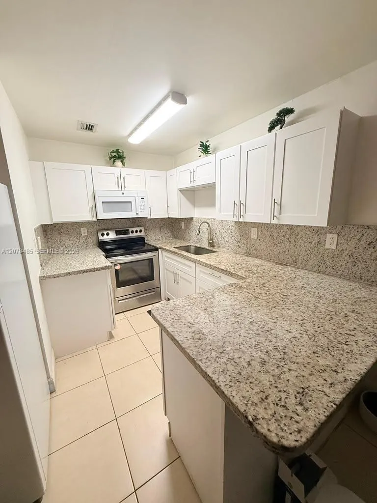 1017 SW 8th St #A Hallandale Beach, FL 33009