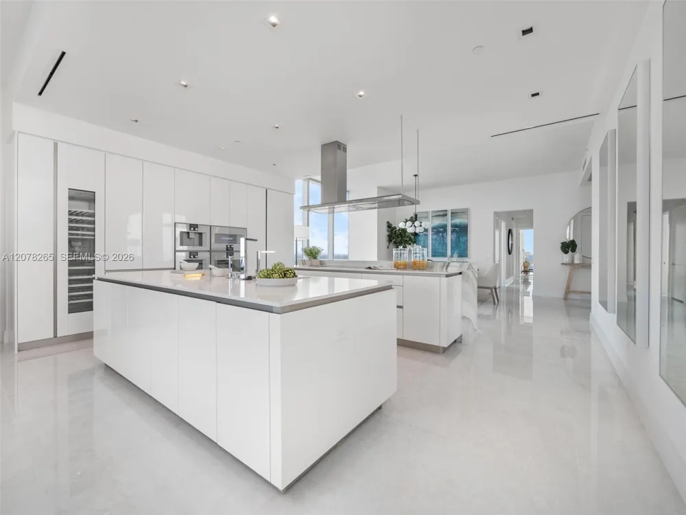 18501 Collins Ave #4304 Sunny Isles Beach, FL 33160