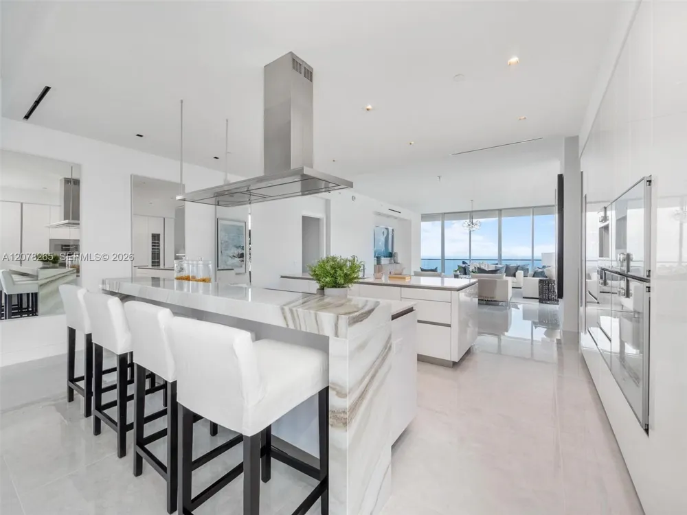 18501 Collins Ave #4304 Sunny Isles Beach, FL 33160