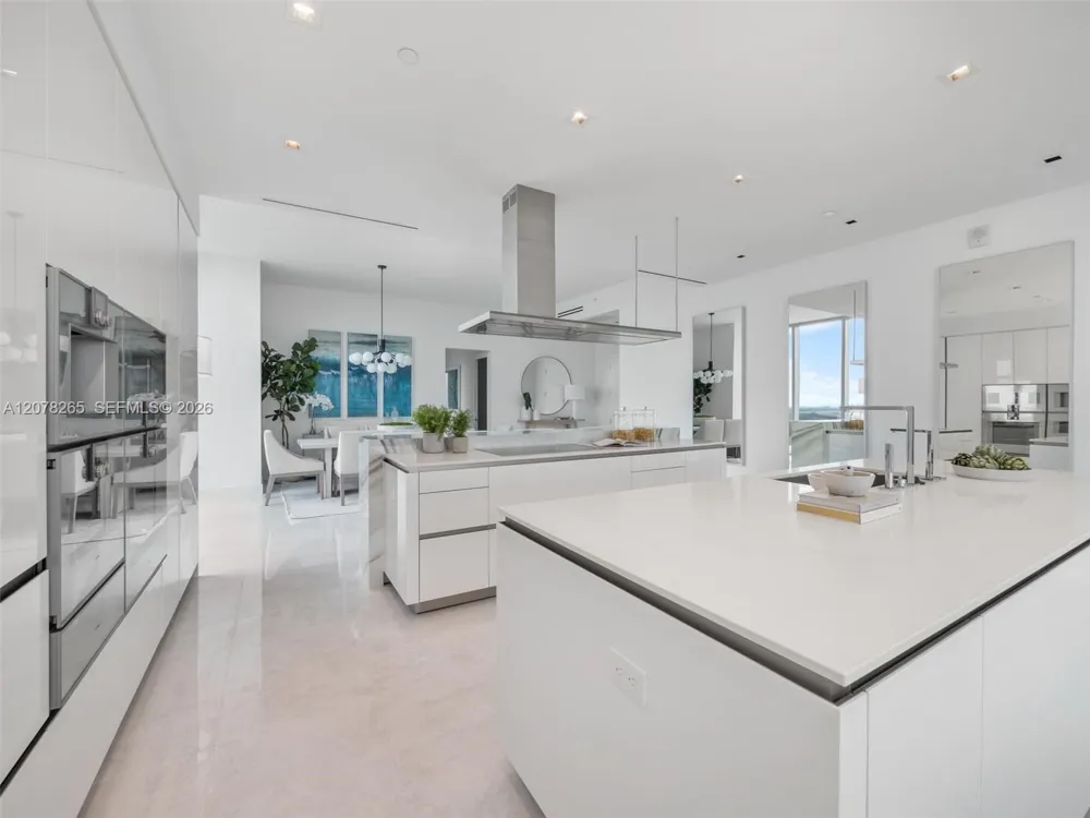 18501 Collins Ave #4304 Sunny Isles Beach, FL 33160