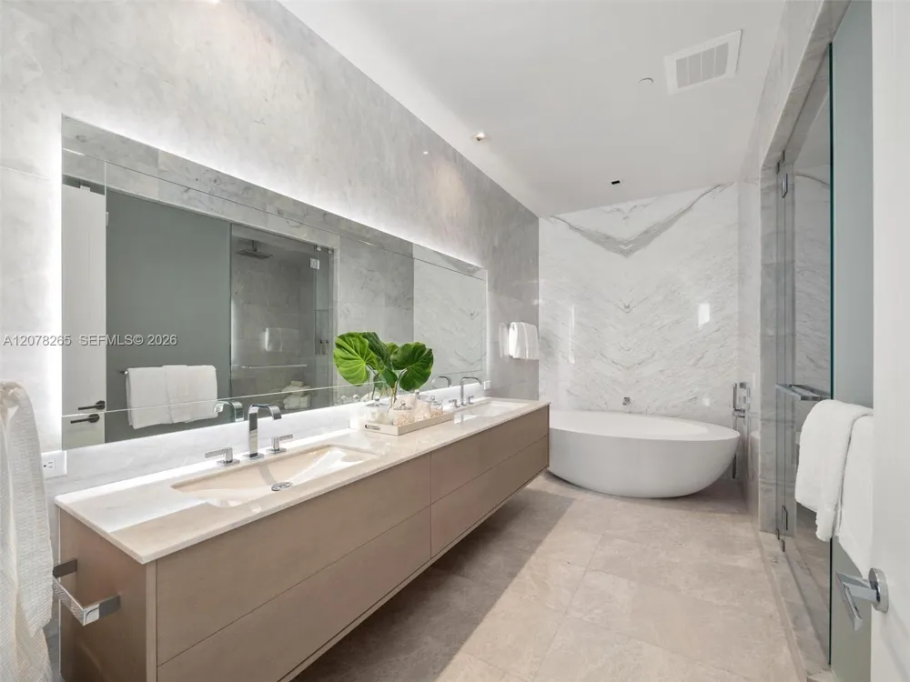 18501 Collins Ave #4304 Sunny Isles Beach, FL 33160