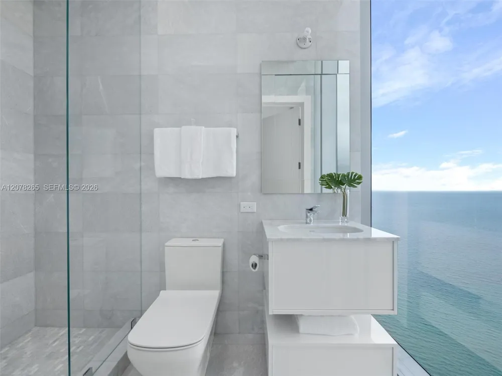 18501 Collins Ave #4304 Sunny Isles Beach, FL 33160