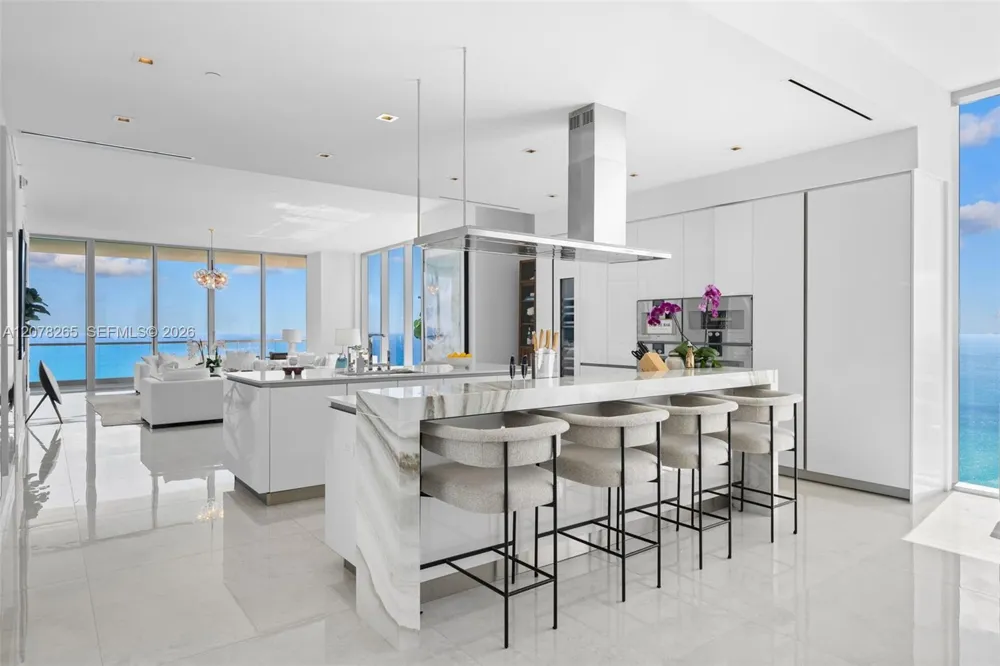 18501 Collins Ave #4304 Sunny Isles Beach, FL 33160