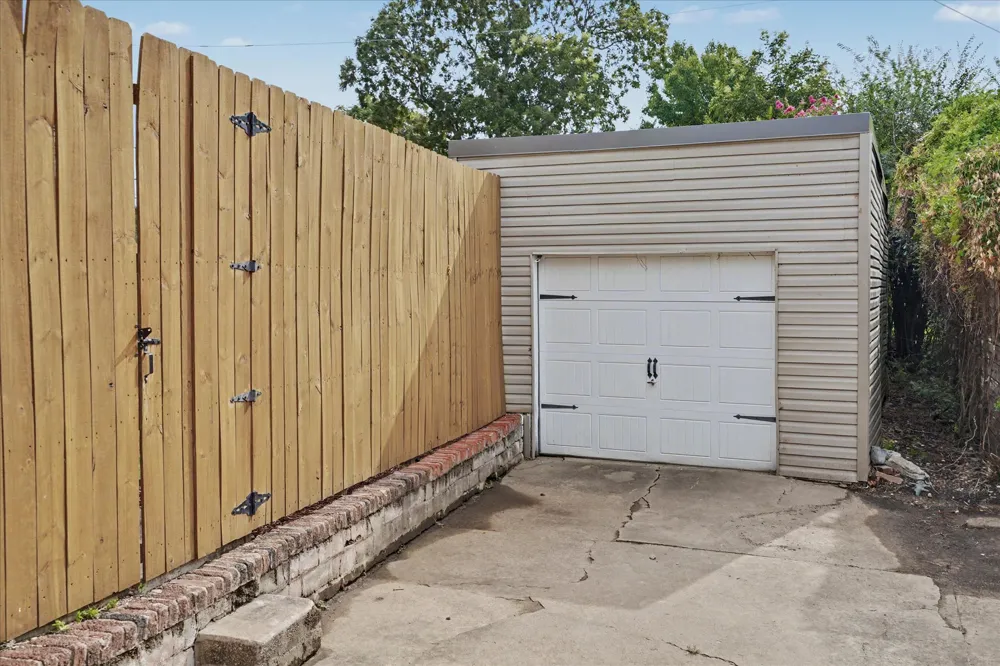 1519 S Lewis Place Tulsa, OK 74104