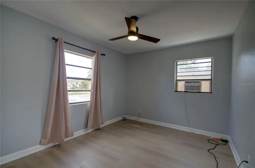 820 86TH AVENUE St Petersburg, FL 33702
