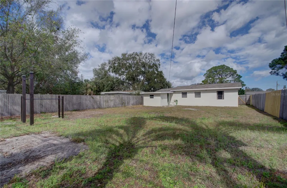 820 86TH AVENUE St Petersburg, FL 33702