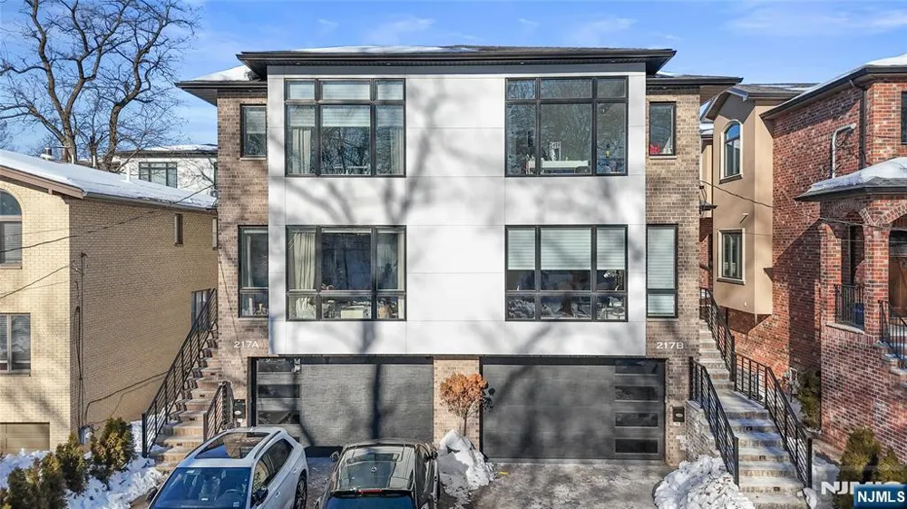 217 5th Street B Palisades Park, NJ 07650