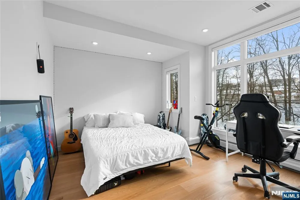 217 5th Street B Palisades Park, NJ 07650