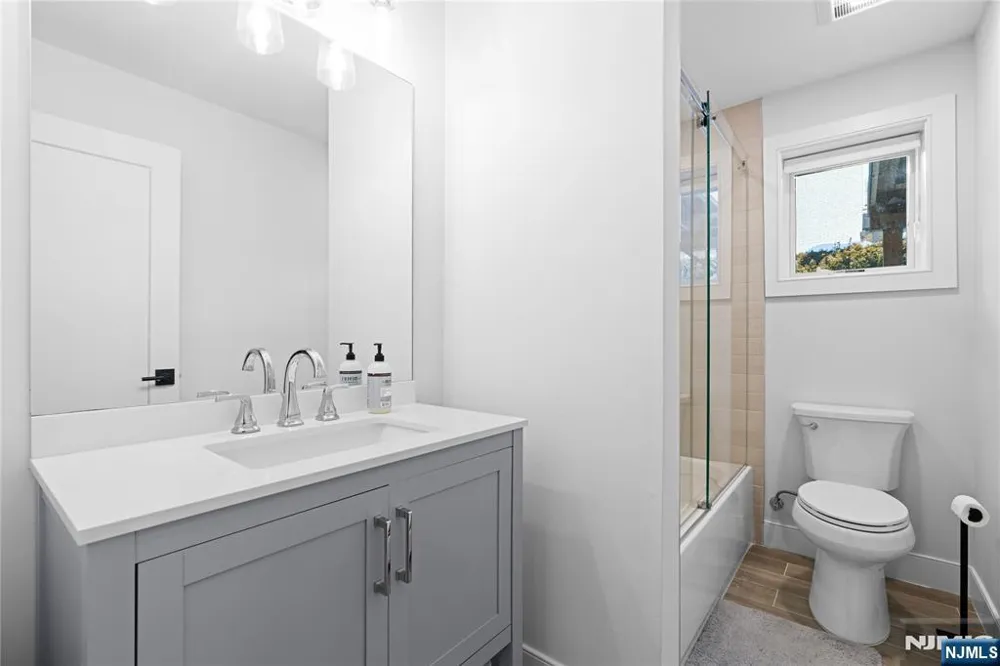 217 5th Street B Palisades Park, NJ 07650