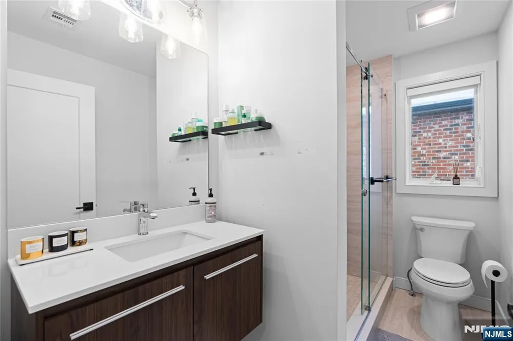 217 5th Street B Palisades Park, NJ 07650
